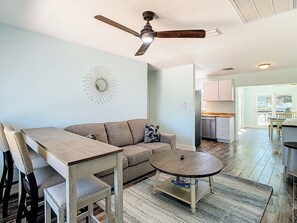 Smart TV - Heated Pool • Waterfront • Private Beach • Dock • Kayaks (Hernando Beach)