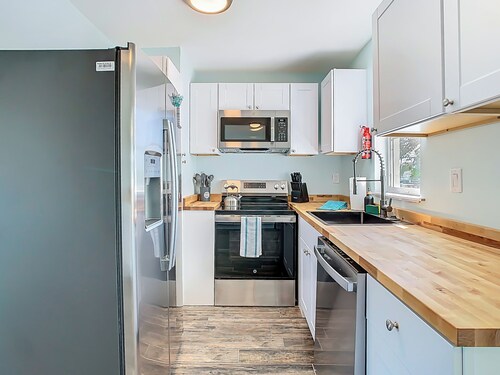 Waterfront Luxury • Private Beach • Heated Pool • Dock • Kayaks