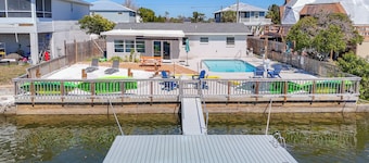 Heated Pool âą Waterfront âą Private Beach âą Dock âą Kayaks