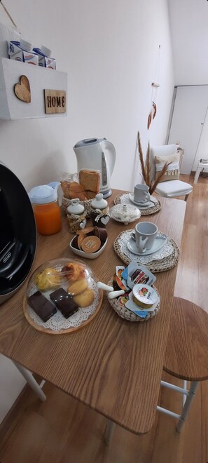Romantic Suite | In-room dining