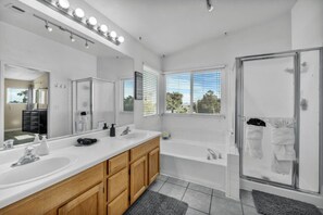 Articles de toilette gratuits, sèche-cheveux, serviettes fournies