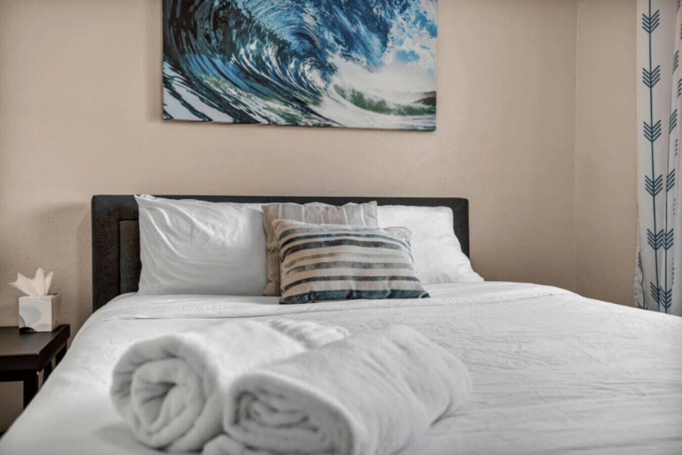 4 chambres, bureau, chambres insonorisées, fer et planche à repasser