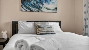 4 chambres, bureau, chambres insonorisées, fer et planche à repasser