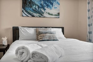 4 Schlafzimmer, Schreibtisch, schallisolierte Zimmer