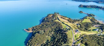 Luxury Cottages on Private Coastal Estate, Hot Tub, Fire Pit, Beach Access