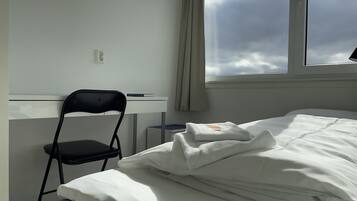 Basic Single Room | Desk, laptop workspace, travel crib, free WiFi