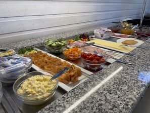 Free daily continental breakfast 