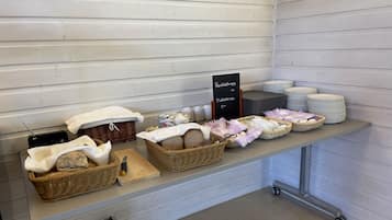 Free daily continental breakfast