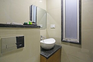 Bathroom - Hotel Applewood Delhi Airport (New Delhi)