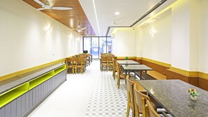 Daily buffet breakfast for a fee - Hotel Applewood Delhi Airport (New Delhi)
