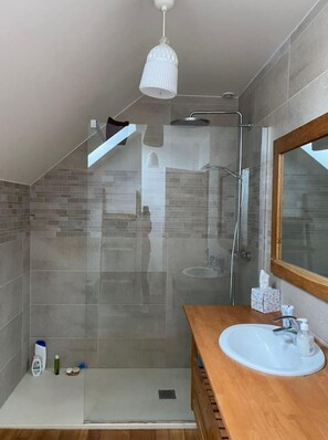 Hair dryer, towels - Belle Maison 6 à 8 Pers. Confortable et Lumineuse (Barneville-Carteret)