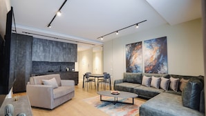 Luxury Residence 11, Two-Bedroom Apartment with Sea View | WiFi (無料)