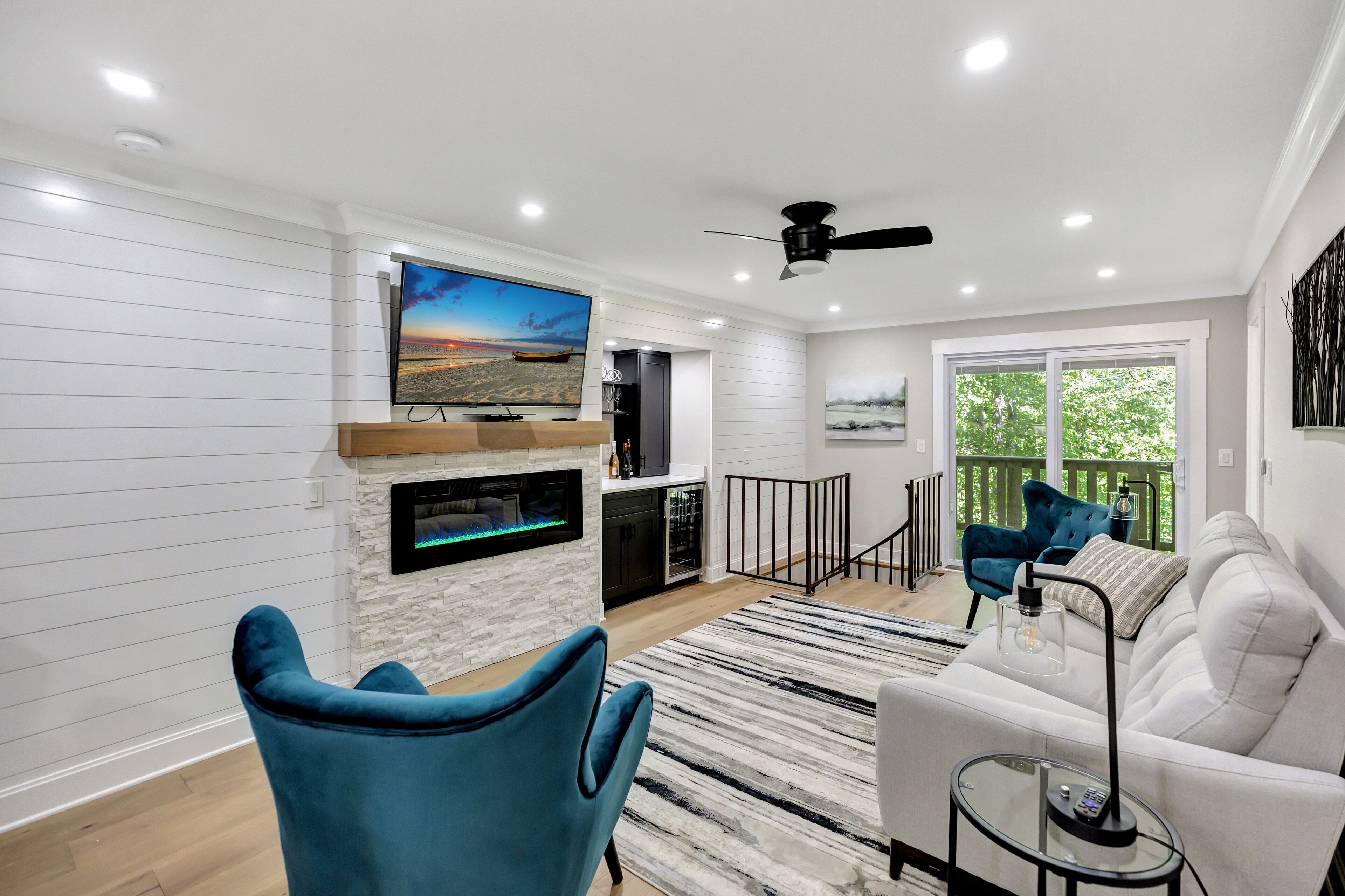 Beautiful New Remodel! Keowee Key Condo, Pool, Golf, Tennis and More!!!!