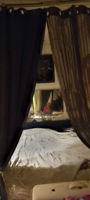 1 Schlafzimmer, Zimmersafe, Schreibtisch, Bügeleisen/Bügelbrett