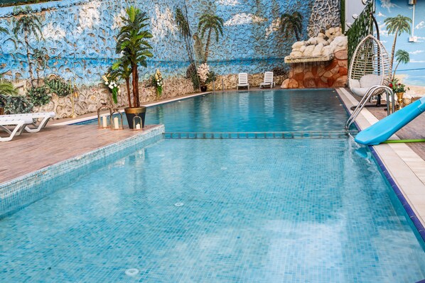 2 albercas al aire libre 