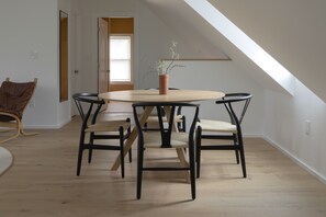 Dining - East End Guesthouse (Portland)