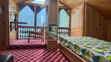 2 makuuhuonetta, työpöytä, silitysrauta/-lauta, ilmainen Wi-Fi