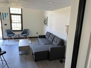 Smart TV - Harborside Suites (South Yarmouth)