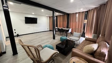 Área de estar no saguão