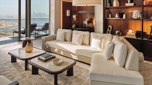 Royal Suite (The Lana) | Ruang tamu