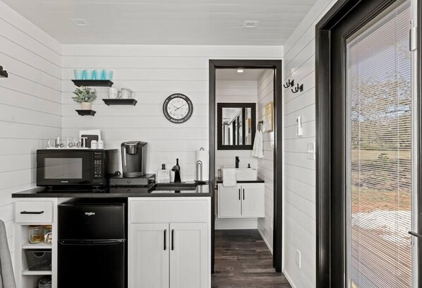 Fridge, microwave, coffee/tea maker - Cozy Container | Rooftop Patio-Wilderness Hideout (Fredericksburg)