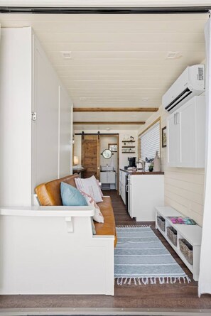 TV - New! The Texas Retreat-Container Home (Fredericksburg)