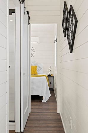 Iron/ironing board, WiFi, bed sheets - New! The Yellow Beacon-Luxury Shipping Container (Fredericksburg)