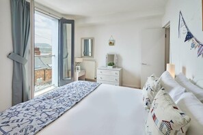 3 habitaciones, escritorio, tabla de planchar con plancha y wifi gratis