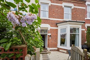 Exterior detail - Host & Stay | Hidden Gem (Saltburn-by-the-Sea)