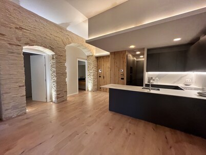 Precioso y Luminoso Piso Céntrico al Lado de la Plaza del Castillo