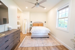 3 habitaciones, escritorio, tabla de planchar con plancha y wifi gratis