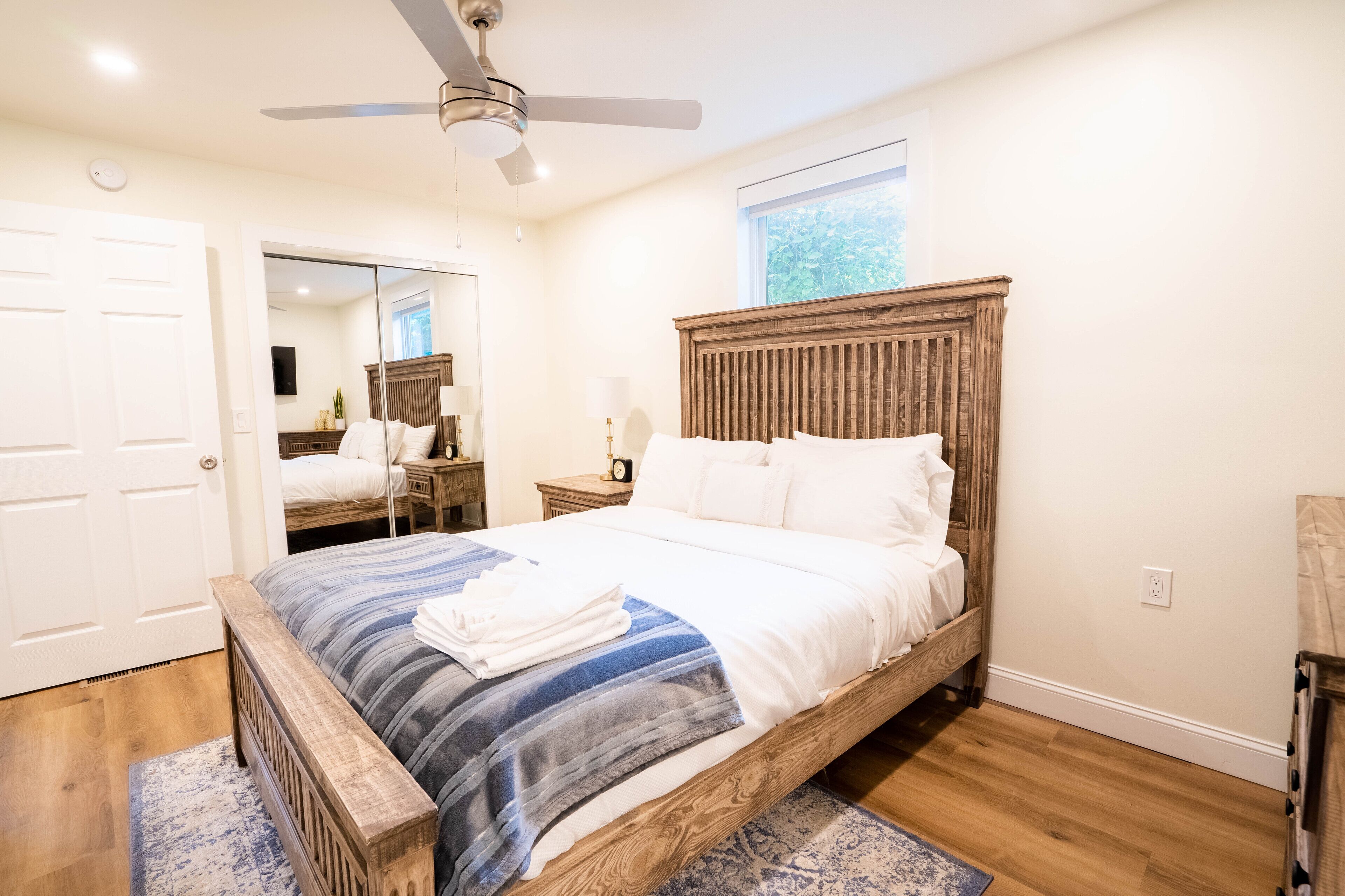 3 habitaciones, escritorio, tabla de planchar con plancha y wifi gratis 