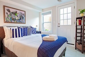 1 bedroom, desk, iron/ironing board, WiFi