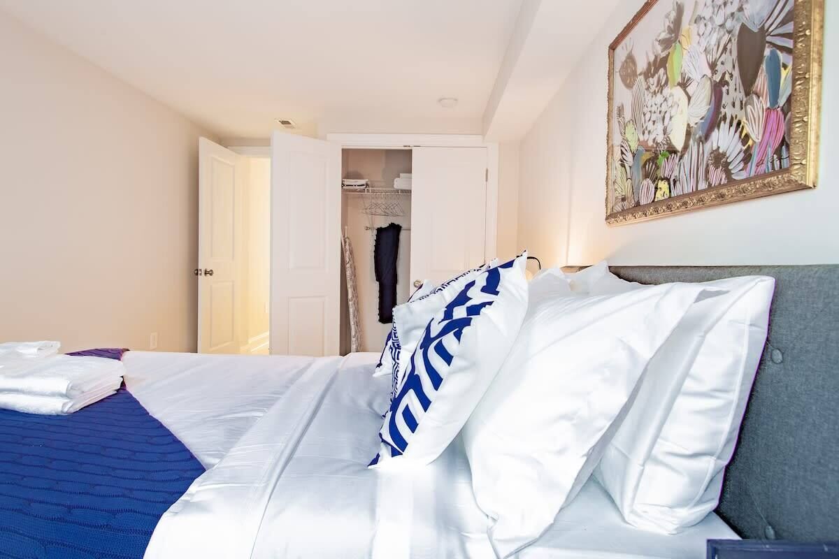 1 bedroom, desk, iron/ironing board, WiFi