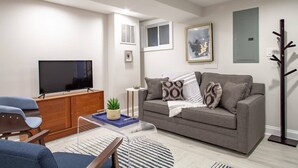 TV, offices - Lux CoHi Cove - Walk to METRO Sub Shopping & More (Washington DC)