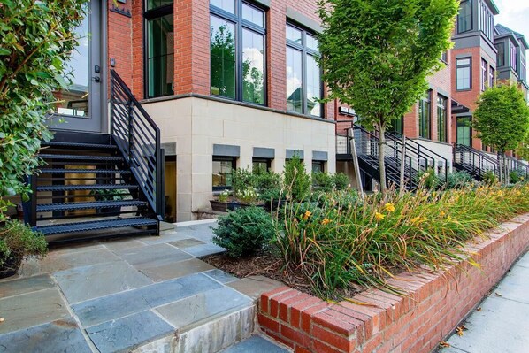 Exterior - Bright & Cozy 1-BR Alcove in Bloomingdale (Washington DC)
