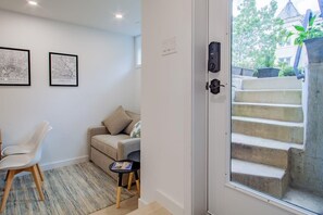 Interior - Bright & Cozy 1-BR Alcove in Bloomingdale (Washington DC)