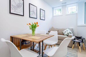 Dining - Bright & Cozy 1-BR Alcove in Bloomingdale (Washington DC)