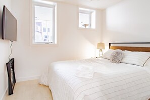 1 bedroom, iron/ironing board, WiFi, bed sheets - Bright & Cozy 1-BR Alcove in Bloomingdale (Washington DC)