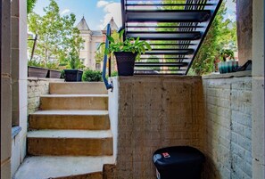 Property grounds - Bright & Cozy 1-BR Alcove in Bloomingdale (Washington DC)