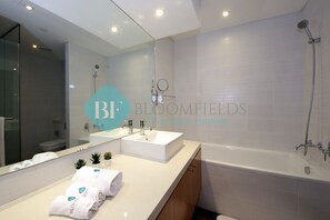 Basic Apartment | Bathroom