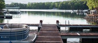 Lake Keowee-Dock Access-Pool-Views-Clemson 15min