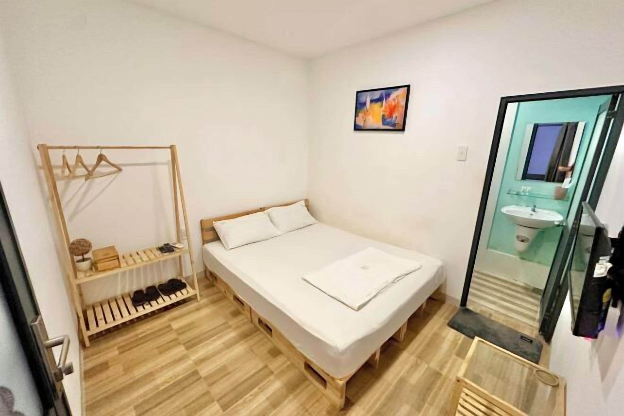 Rideaux occultants, fer et planche à repasser, Wi-Fi gratuit