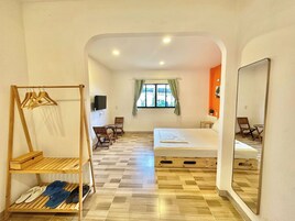 Habitación cuádruple familiar | Cortinas opacas, tabla de planchar con plancha, wifi gratis