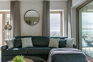 TV, offices - Huswell - Apartment with beautiful seaview in Ostend (Oostende)