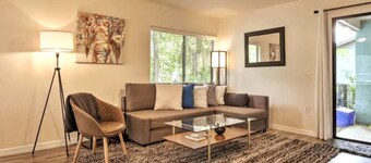 Cute 3 bedroom home w/ massage chair and wifi