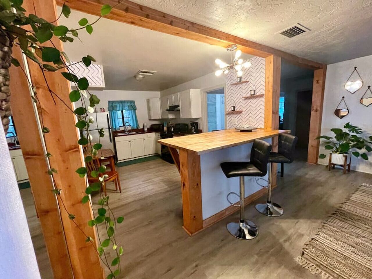 Downtown home with large yard by UF with parking