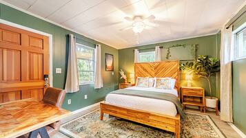 3 bedrooms, desk, iron/ironing board, free WiFi