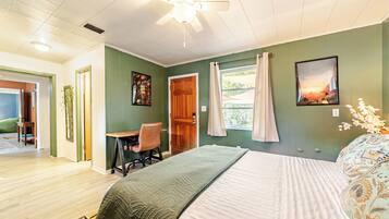 3 quartos, escrivaninha, ferros/tábuas de passar roupa