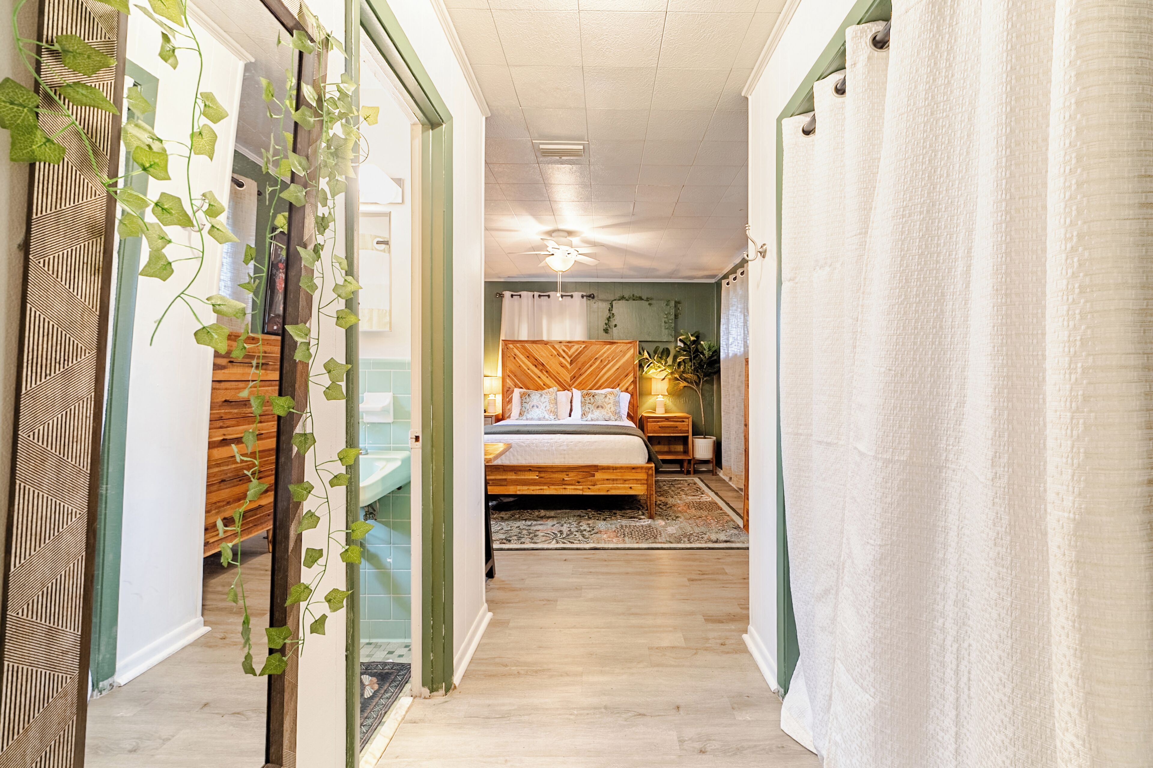 3 bedrooms, desk, iron/ironing board, free WiFi